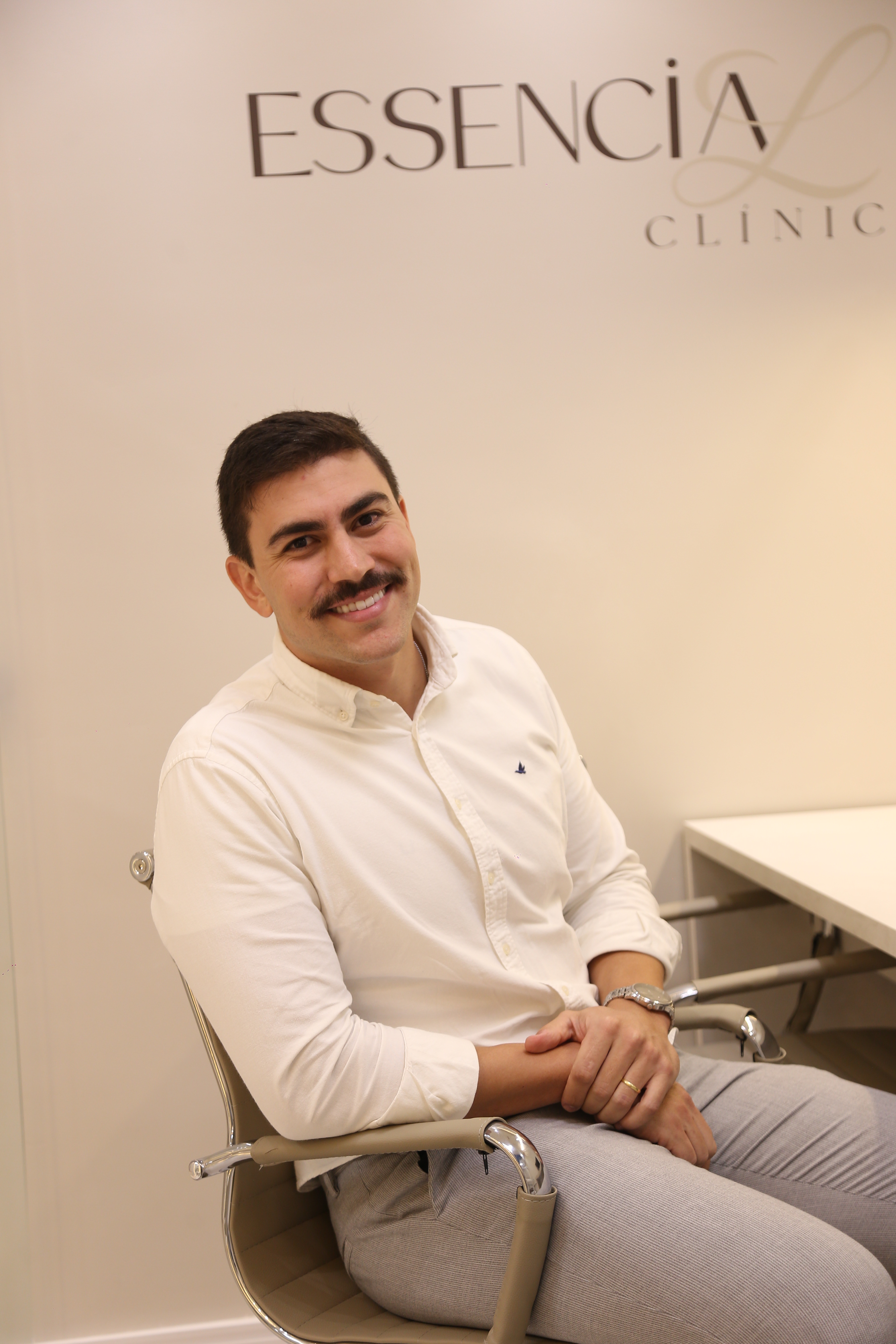 Dr. Rodolfo Vivi — Implantodontia